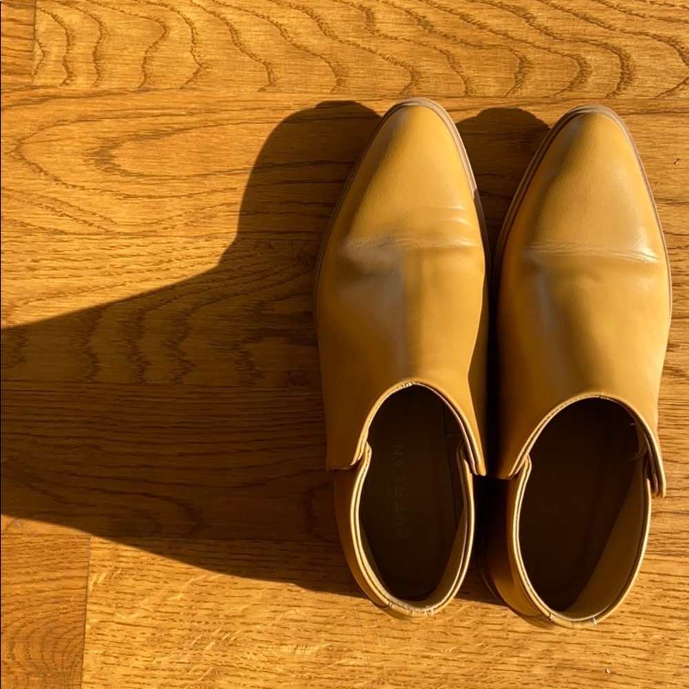 Everlane Modern Ankle Boot in Camel. Size 7.